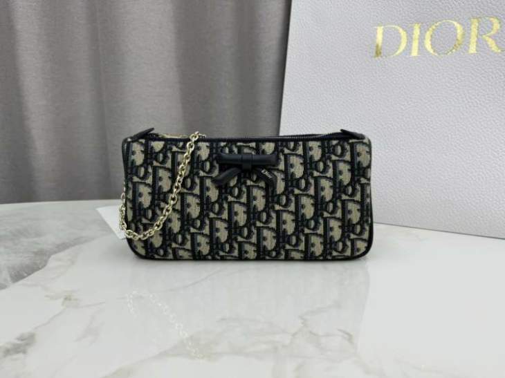 Picture of Dior Handbags _SKUfw239318024fw